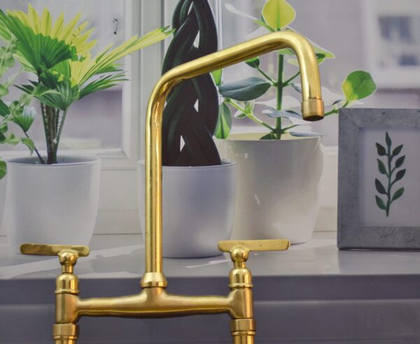 Unlacquered brass bridge faucet - Image 2