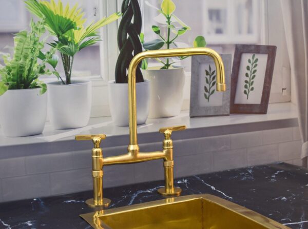 Unlacquered brass bridge faucet - Image 3